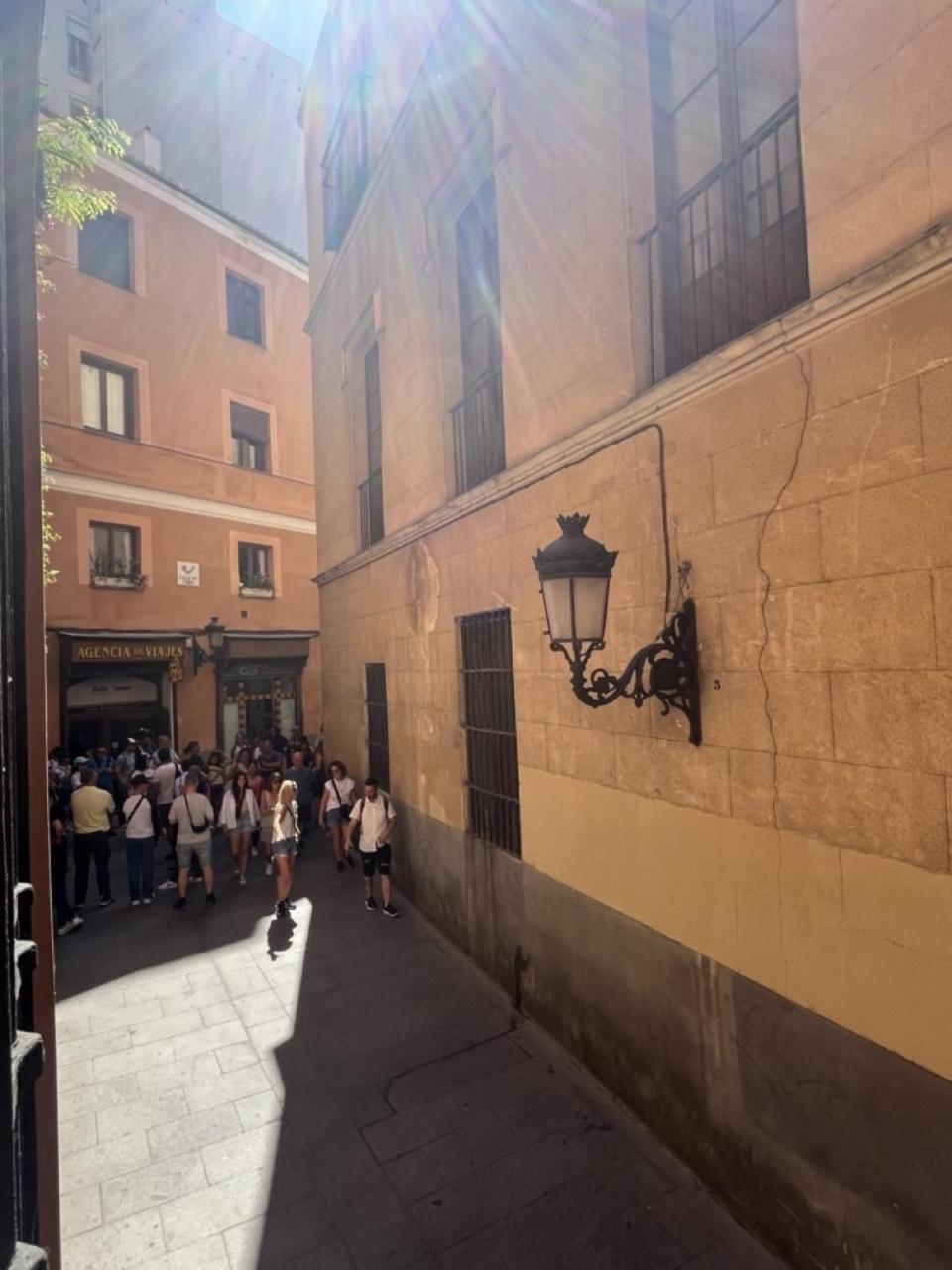 Dplace To Be - Exclusive Apartments In Historic Center Madrid Rum bild