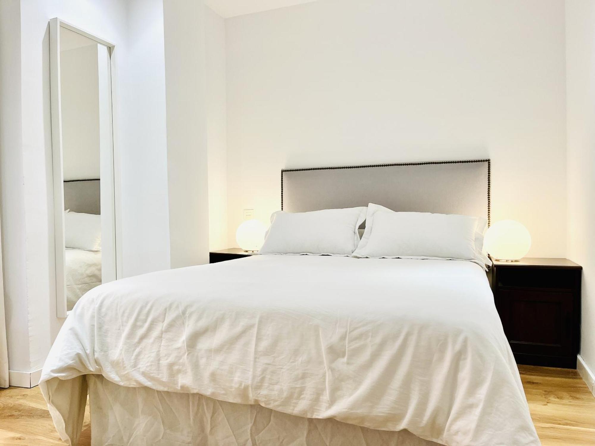 Dplace To Be - Exclusive Apartments In Historic Center Madrid Rum bild