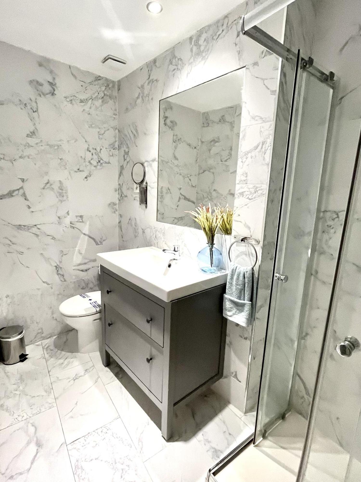 Dplace To Be - Exclusive Apartments In Historic Center Madrid Rum bild